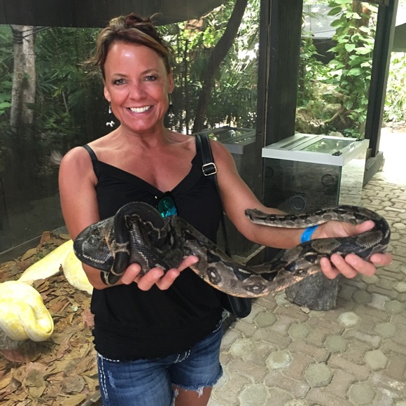 Meet your Posher, Kimberly - Picture 3 of 3